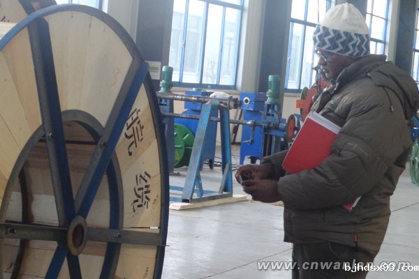 客商给产品拍照