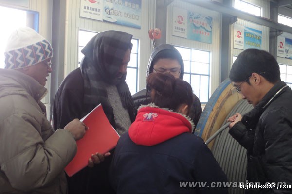 技术人员介绍产品生产工艺