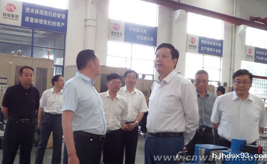 杨东坡一行深入车间调研