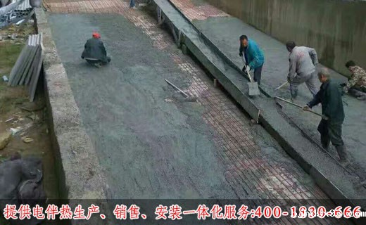 坡道融雪化冰的电伴热带施工